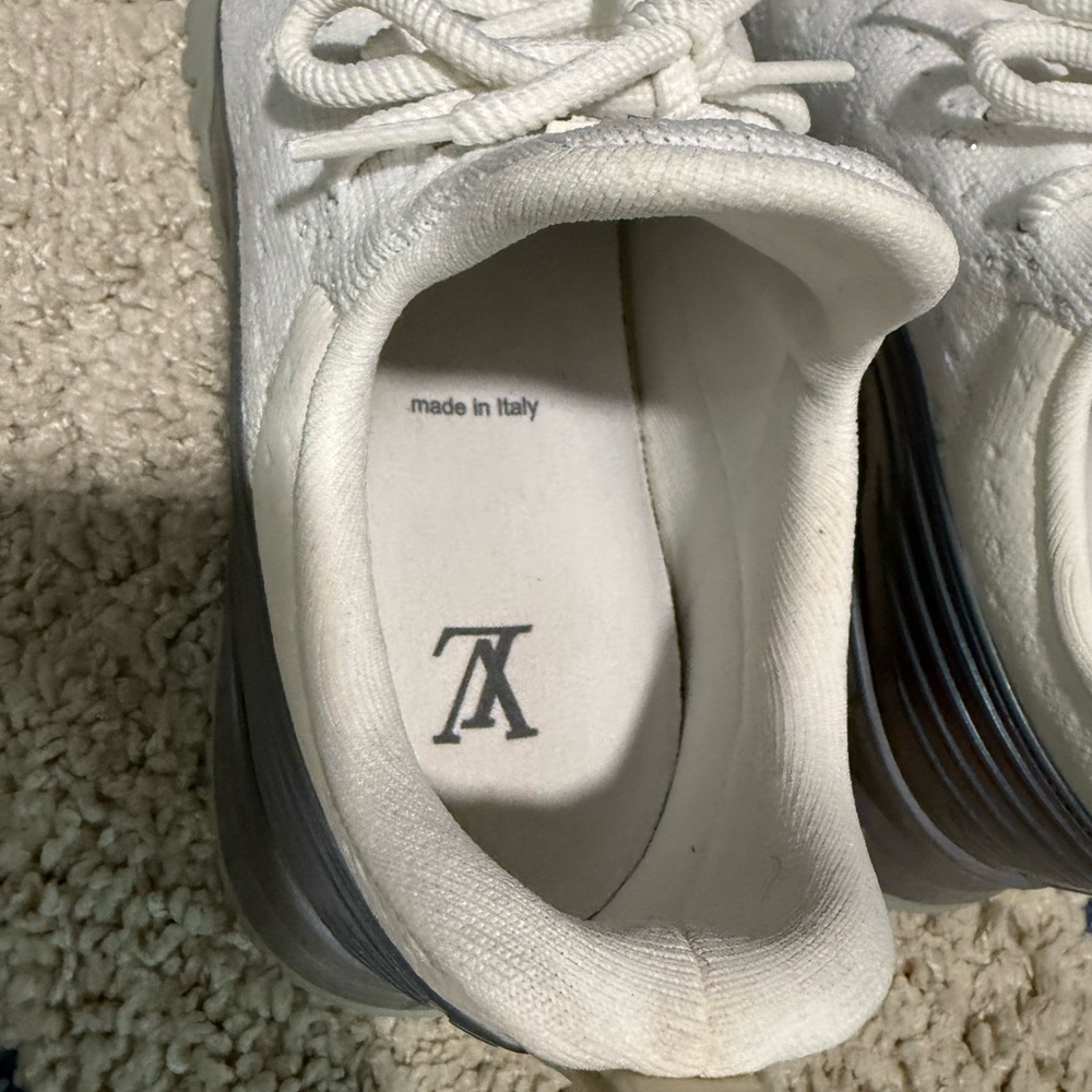 Louis Vuitton White Knit Run Away Sneaker – Men’s Size EU 9 (US 10 - Picture 4 of 7